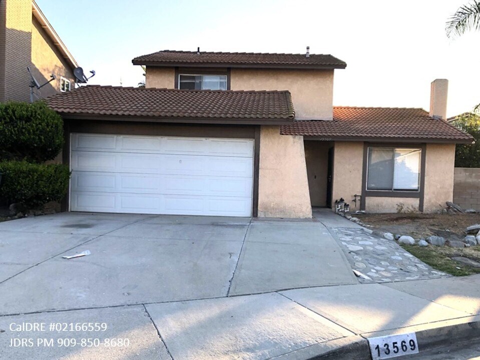 13569 Daisy Ln in Chino, CA - Building Photo