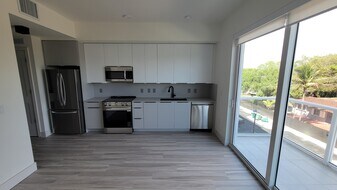 2385 NE 187th St, Unit S2 in Miami, FL - Building Photo