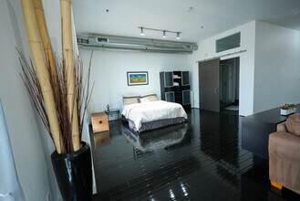 13320 Beach Ave, Unit 201 in Marina Del Rey, CA - Foto de edificio - Building Photo