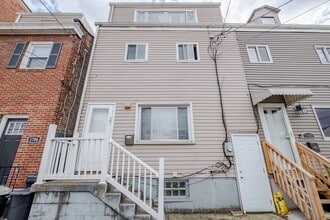 1704 Sidney St in Pittsburgh, PA - Building Photo - Building Photo