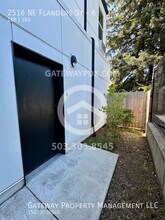2516 NE Flanders St in Portland, OR - Building Photo - Building Photo