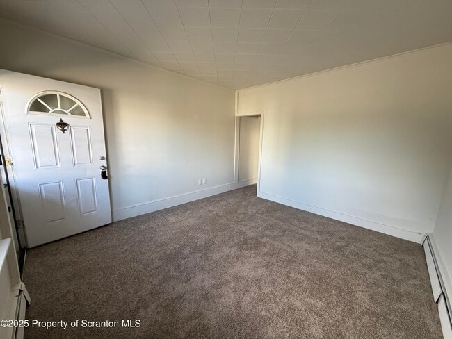 949 Carmalt St in Dickson City, PA - Building Photo - Building Photo