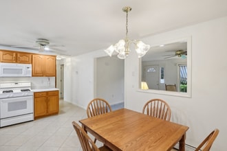 48 Lawndale Ave in Nashua, NH - Foto de edificio - Building Photo