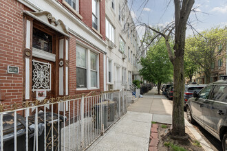 68 Diamond St in Brooklyn, NY - Building Photo - Building Photo