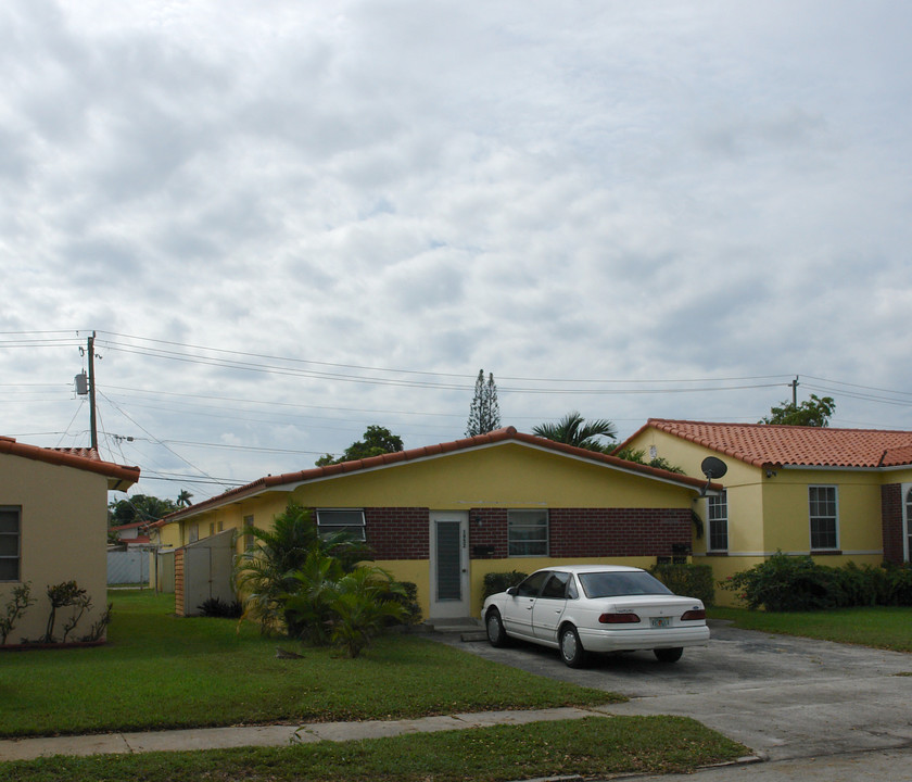 1952-1958 Funston St in Hollywood, FL - Building Photo