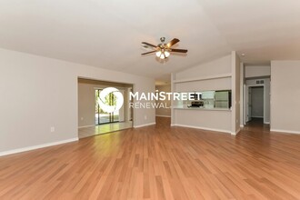 5777 Colonial Oaks Blvd in Sarasota, FL - Foto de edificio - Building Photo