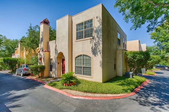207 Grandview Pl in Alamo Heights, TX - Building Photo - Building Photo