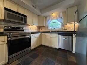 947 Washington St, Unit 2 in Norwood, MA - Building Photo - Building Photo