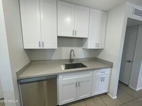 14607 N 32nd Pl in Phoenix, AZ - Building Photo - Building Photo