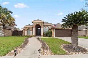 18 West Dr in Edinburg, TX - Building Photo