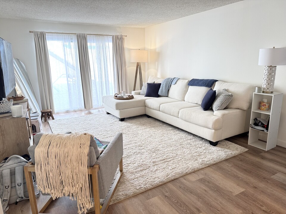 1707 Pacific Coast Hwy, Unit 124 in Hermosa Beach, CA - Foto de edificio