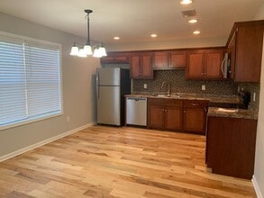 202 Broadrick St in Tullahoma, TN - Building Photo - Building Photo