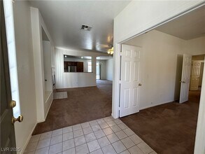 1205 E Hammer Ln in North Las Vegas, NV - Building Photo - Building Photo