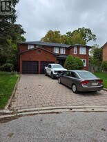 75 Glenthorne Dr in Toronto, ON - Building Photo
