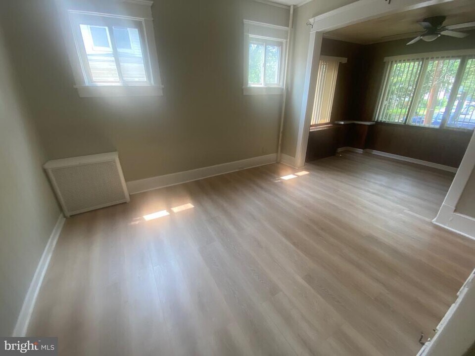 40 Pierce St in Kingston, PA - Building Photo