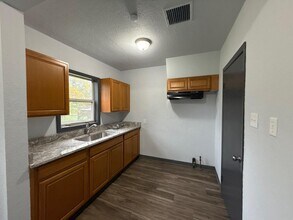 2318 W 33rd St S in Wichita, KS - Building Photo - Building Photo