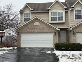 924 Windstone Ct in Lake In The Hills, IL - Building Photo