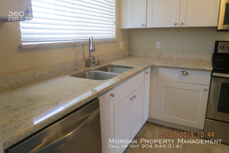 360 14th Ave S-Unit -Unit B in Jacksonville Beach, FL - Building Photo