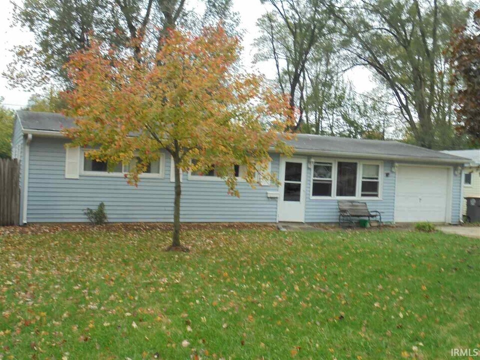 5624 Gates Dr in Fort Wayne, IN - Building Photo