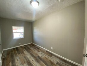 1800 NE 56th St in Oklahoma City, OK - Building Photo - Building Photo