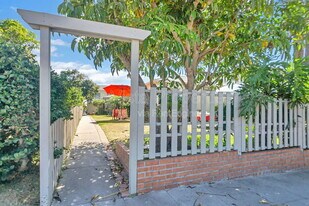 4859 Santa Cruz Ave in San Diego, CA - Building Photo