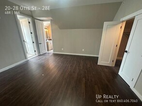 20-28 Otis St in Manchester, CT - Building Photo - Building Photo