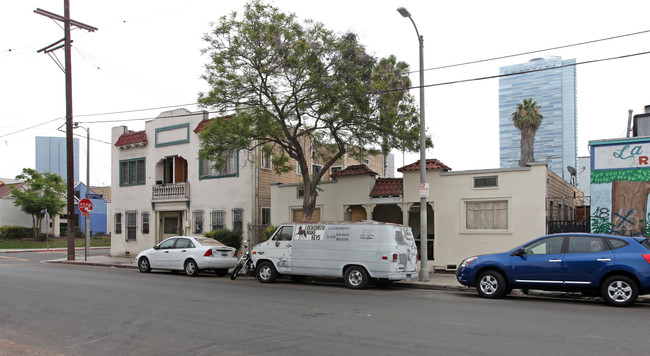 1060-1072 Valencia St in Los Angeles, CA - Building Photo - Building Photo