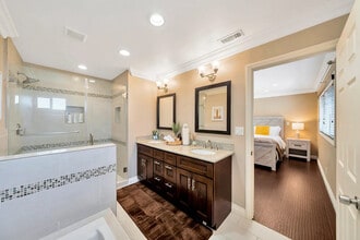 13341 Cromwell Dr. in Tustin, CA - Foto de edificio - Building Photo