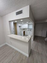 9353 Fontainebleau Blvd in Miami, FL - Building Photo