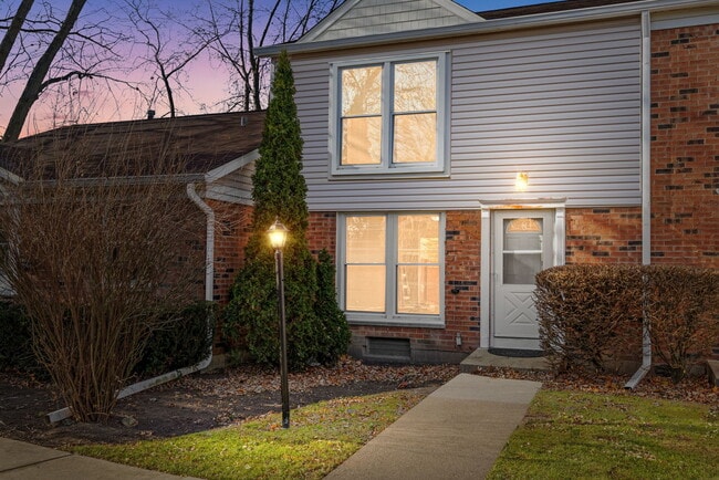 property at 3065 Kingston Ct