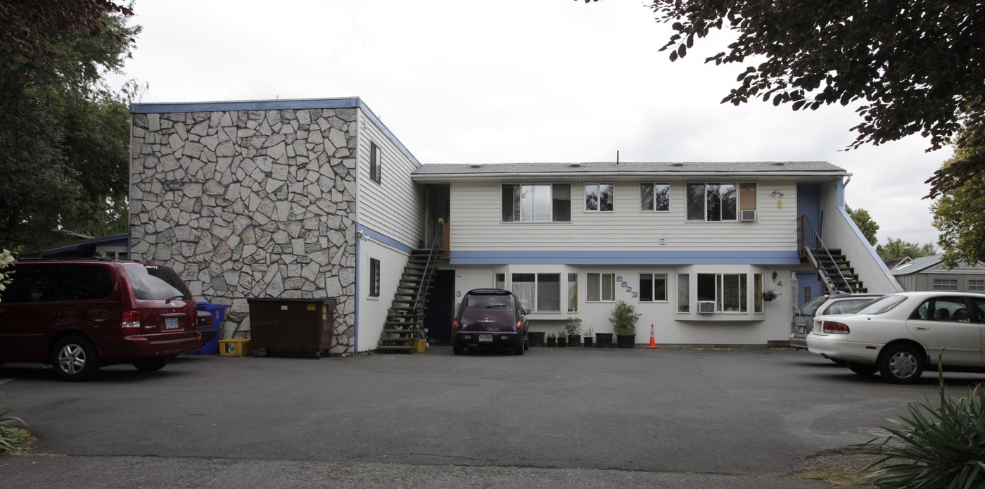 5523 SE Lafayette St in Portland, OR - Building Photo