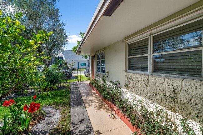 5833 Taylor St in Hollywood, FL - Foto de edificio - Building Photo