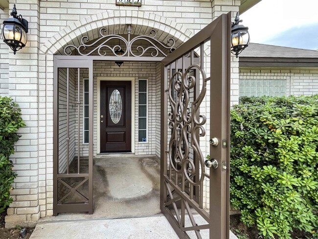 809 Preston Dr in Laredo, TX - Building Photo - Building Photo