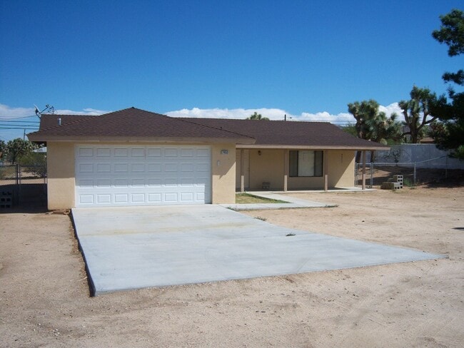 7453 Dumosa Ave in Yucca Valley, CA - Building Photo - Building Photo