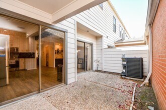 2626 Bering Dr in Houston, TX - Building Photo - Building Photo