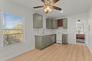 2409 Shropshire St in Fort Worth, TX - Building Photo