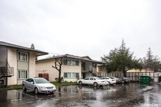 Ashdale Court Apartments in Sacramento, CA - Building Photo - Building Photo