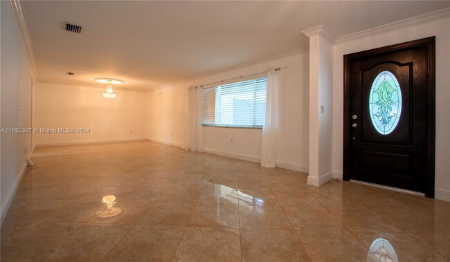 14060 SW 82nd Ave in Palmetto Bay, FL - Building Photo - Building Photo