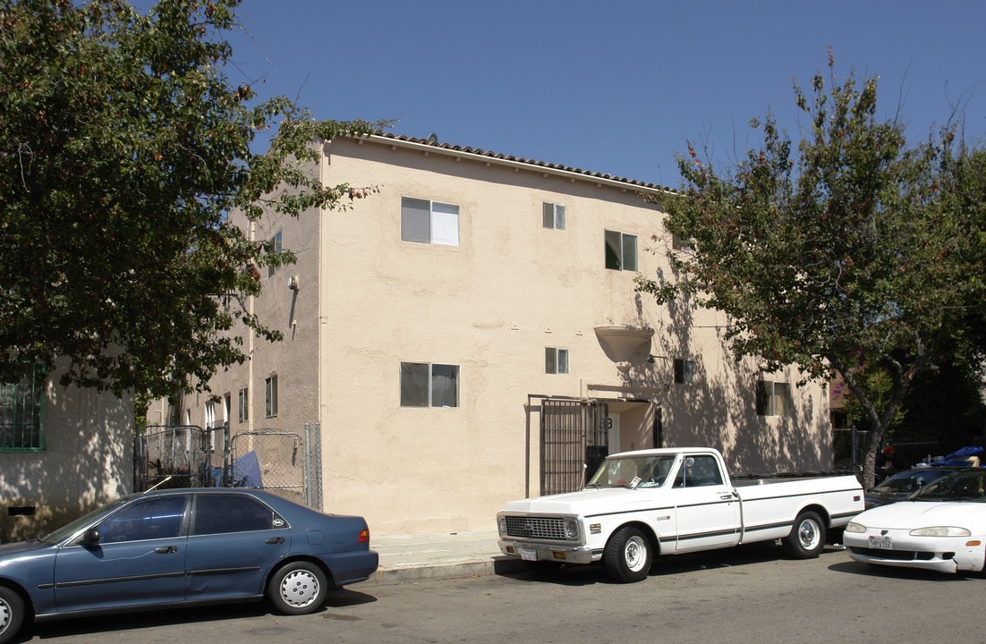 1133 Gordon St in Los Angeles, CA - Building Photo