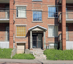 30 Caroline St S Apartments