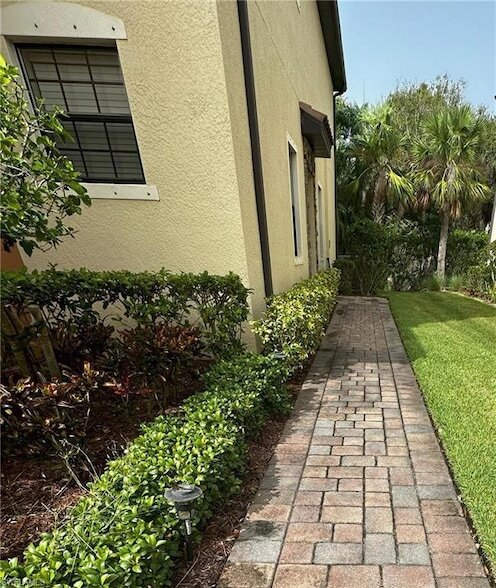 14654 Summer Rose Way in Ft. Myers, FL - Foto de edificio - Building Photo
