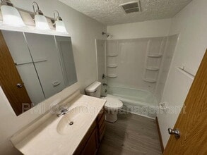 1112 W Main St in Troy, OH - Foto de edificio - Building Photo