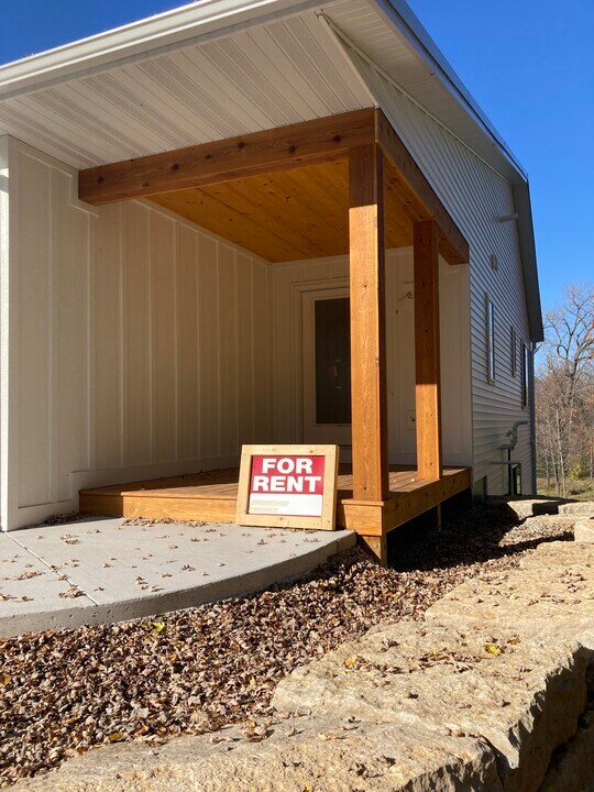 5230 County Rd II in Larsen, WI - Foto de edificio