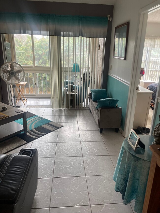 6424 Spring Flower Dr, Unit 25 in New Port Richey, FL - Foto de edificio - Building Photo