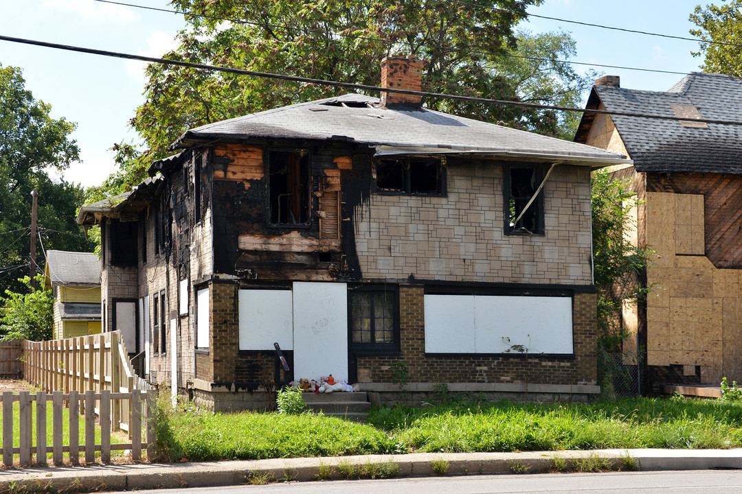 1833 W Washington St in Indianapolis, IN - Building Photo