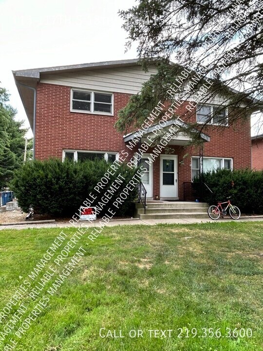 115 S 18th St in Chesterton, IN - Building Photo