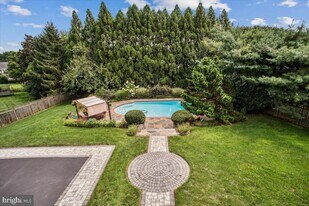 9917 Kendale Rd in Potomac, MD - Building Photo