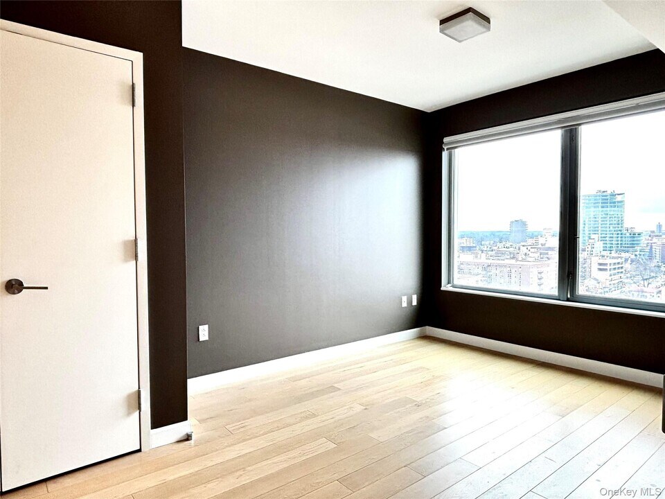 138-35 39th Ave in Queens, NY - Building Photo