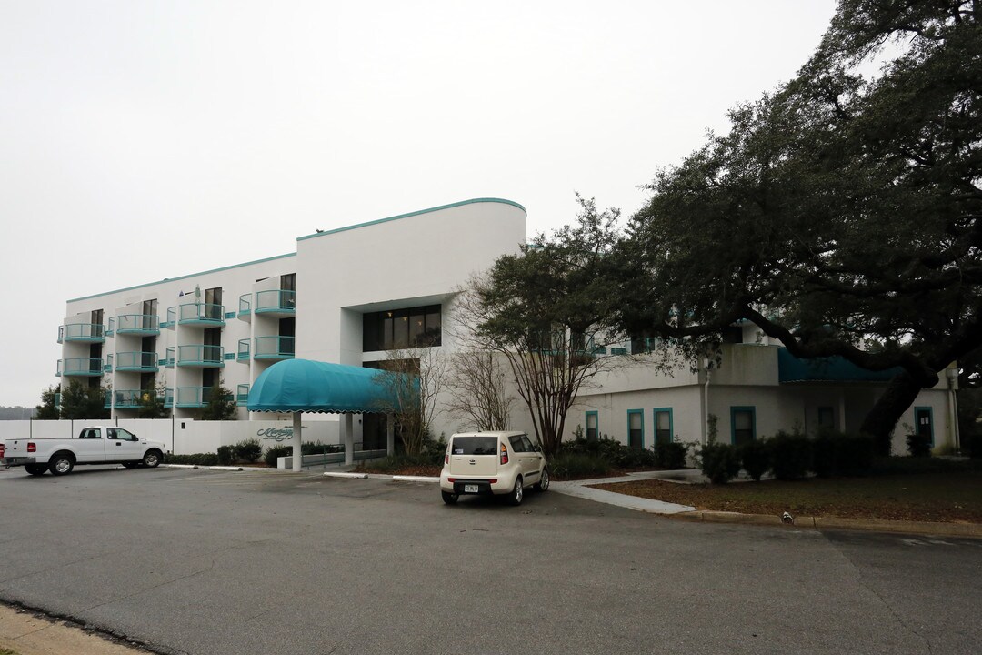 Martinique Condominiums in Pensacola, FL - Building Photo