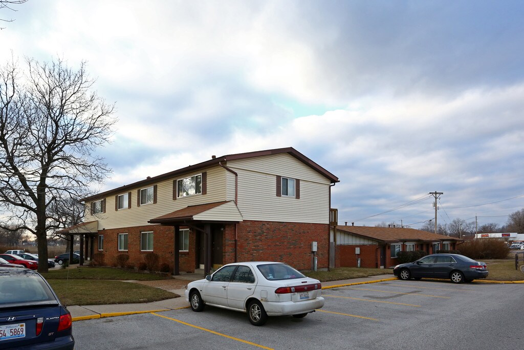 Rocwood Apartments in Wood River, IL